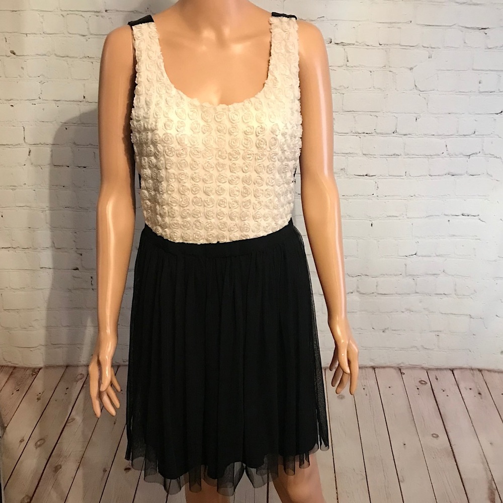 Be Bop black & cream rose design dress Large